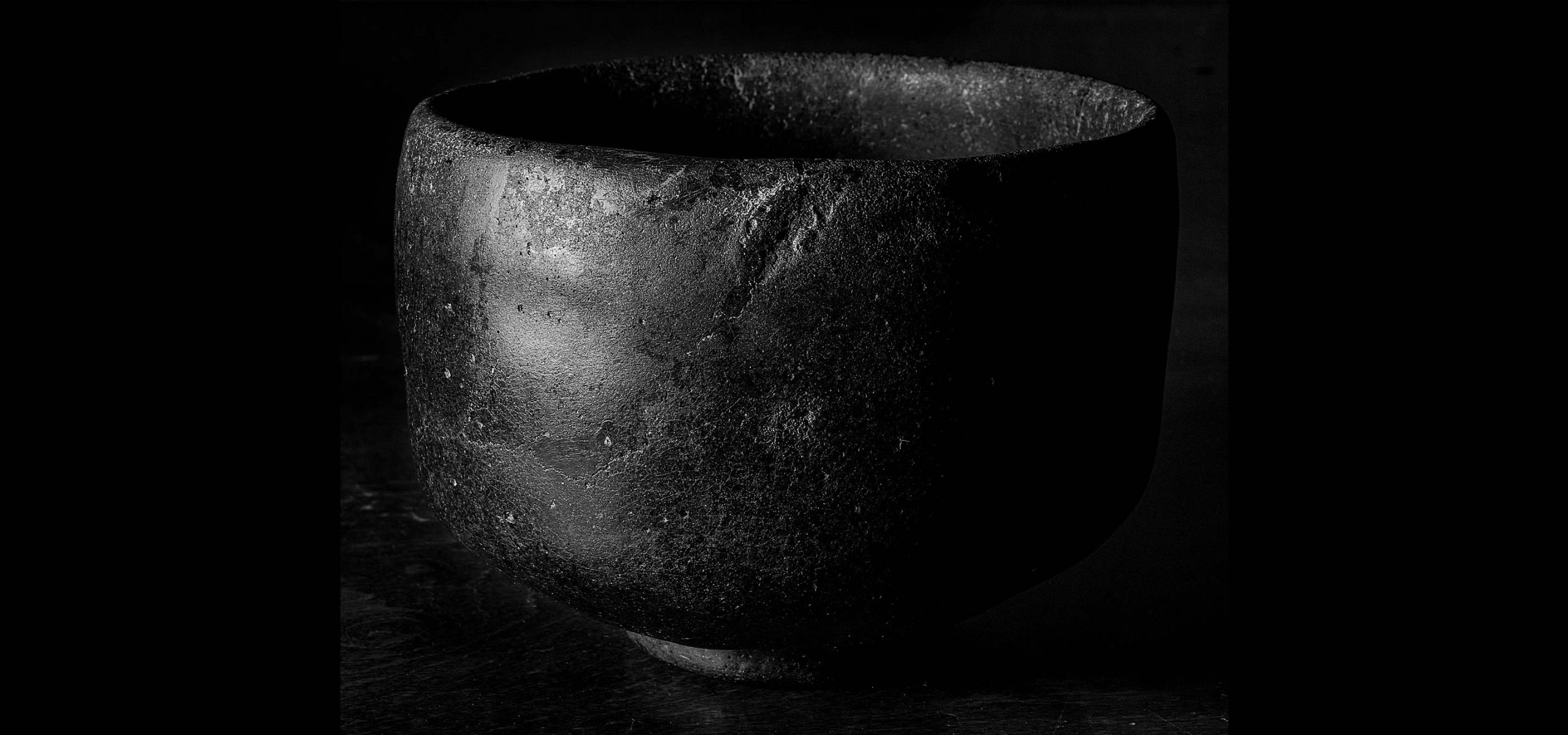 black-raku-tea-bowlのキービジュアル